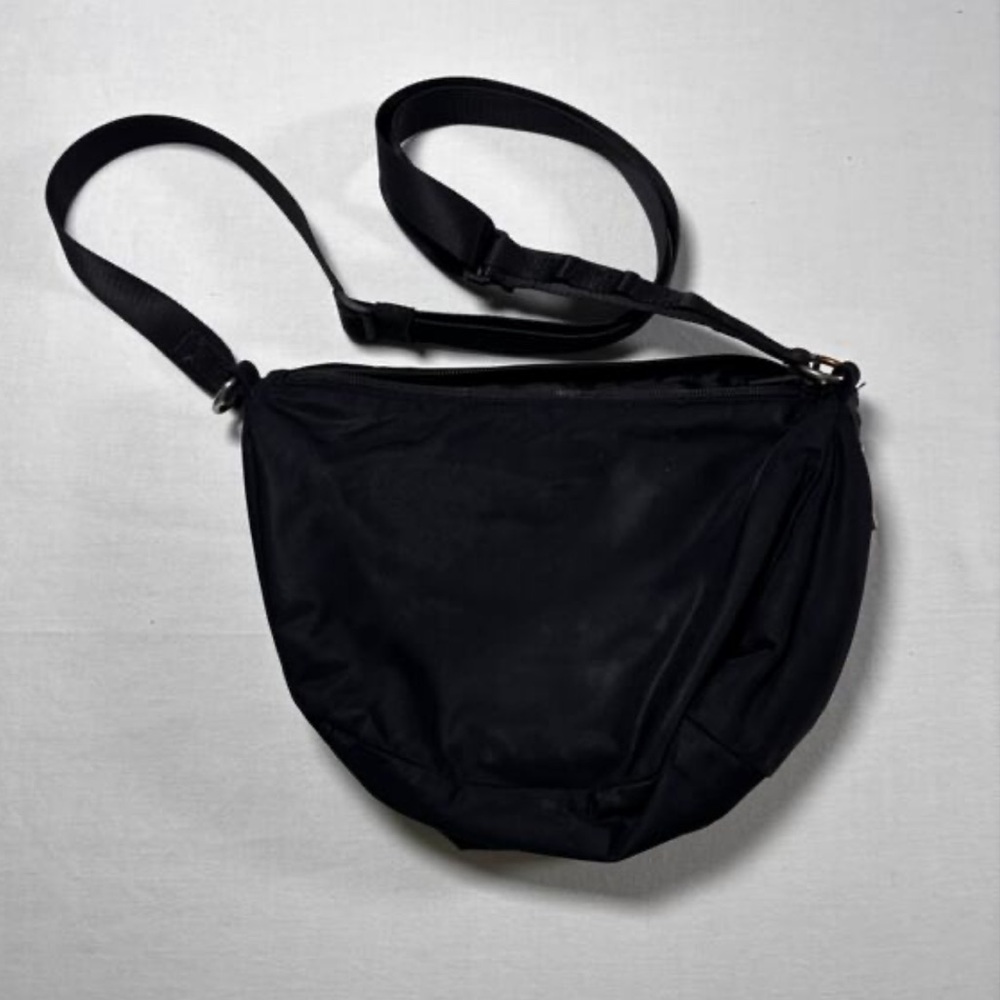 lululemon Everywhere Crossbody Bag Black Silver Metal Hardware Water Repellent - Picture 12 of 15